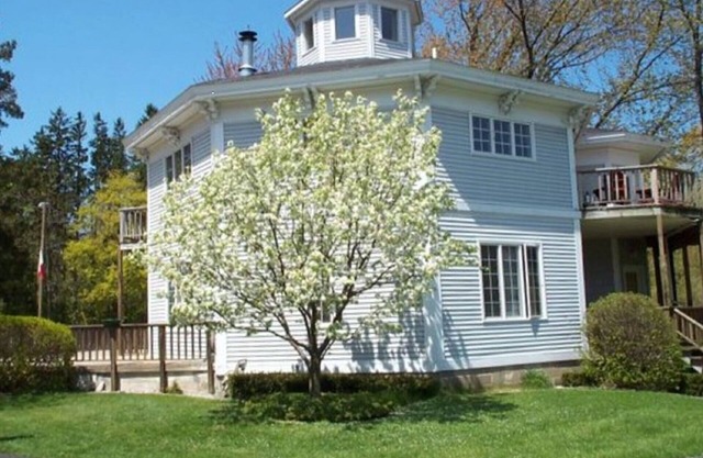 South Haven, MI Octagon -Cozy Home with Fireplace & Outdoor Pool-Read our review