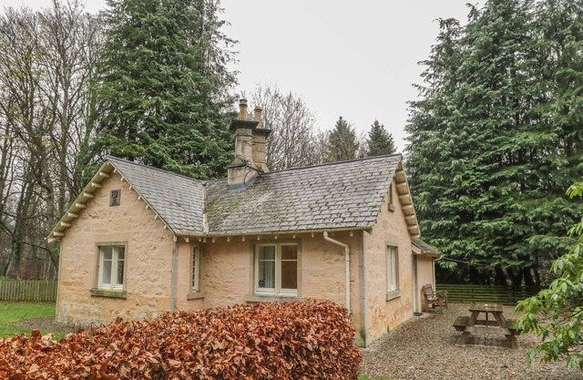 SOUTH LODGE - BRODIE CASTLE, pet friendly, with open fire in Forres