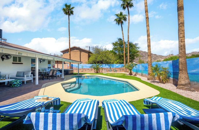 South Mountain Ahwatukee FREE HEATED Pool & Hot Tub walk to trails and park. NEW