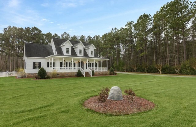 Southern Charm! Theater Room, Hot Tub, Game Space!