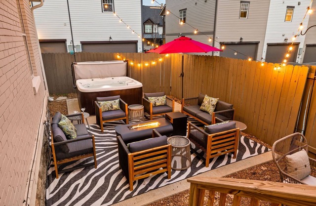 Southern Elegance-Private Hot Tub-Walk to 12 S
