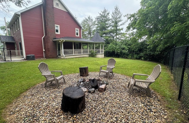 Southern Indy Farmhouse ~ 4-beds, Game Room, Hot Tub, & Pet Friendly