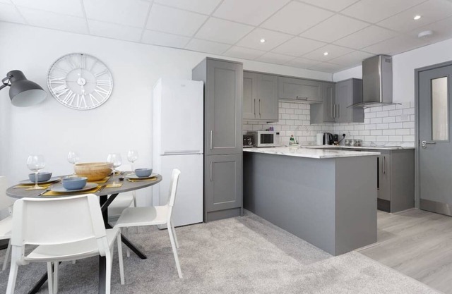 Sovereign Gate 2 - Beautifully appointed 2 bedroom 1 bathroom apartment