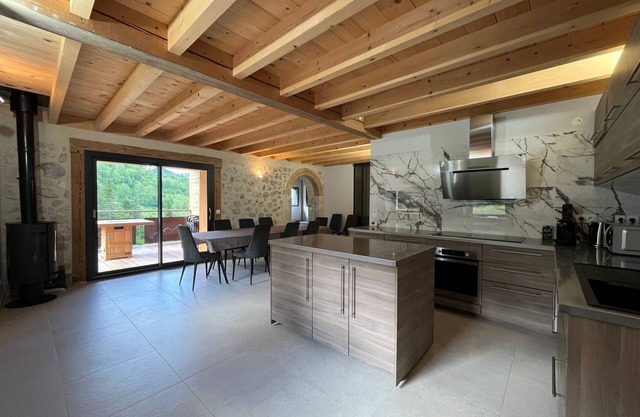 Spacious and characterful house entirely renovated