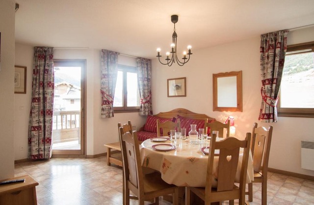 Spacieux appartement 6 pers au pied des pistes avec parking, terrasse et wifi à Val-Cenis - FR-1-508-138