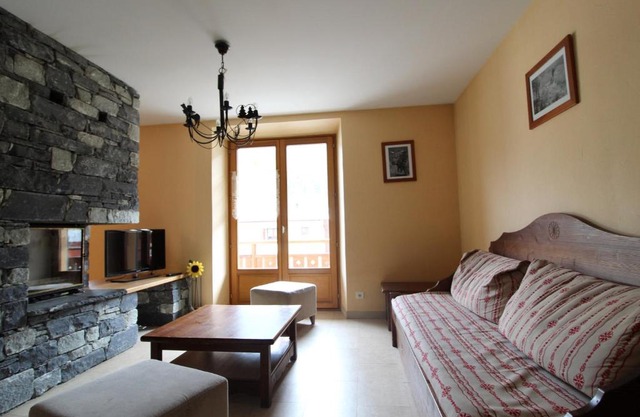 Spacieux duplex 10 pers à Lanslebourg avec cheminée, WIFI, 4 chambres - FR-1-508-43