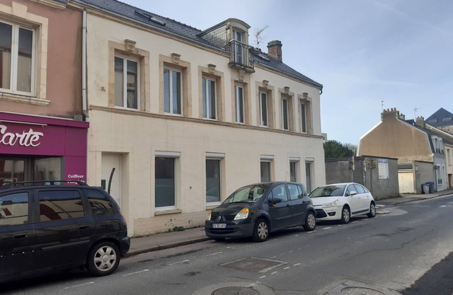 Spacieux Appartement Idéalement Situé. Animaux de Compagnie Acceptés !