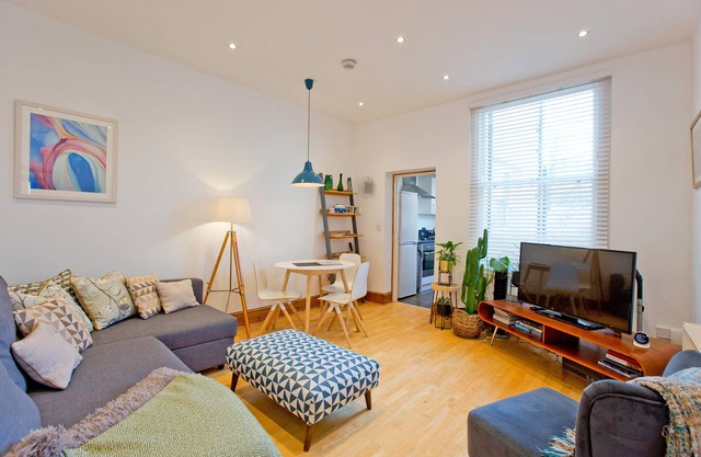 Spacious 1 bed & sofa bed BOOK for Summer