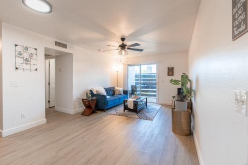 Spacious 1 Bedroom Apartment with pool & private patio!