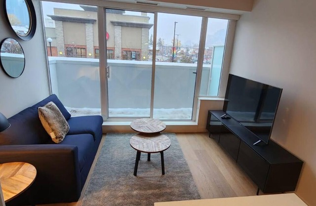 Spacious 1-Bedroom Condo in Downtown Calgary