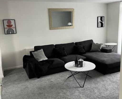 Spacious 1 Bedroom rental unit in West London