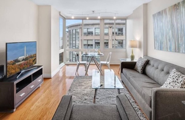 Spacious 1BR Apt | Full Kitchen + Gym | by GLS