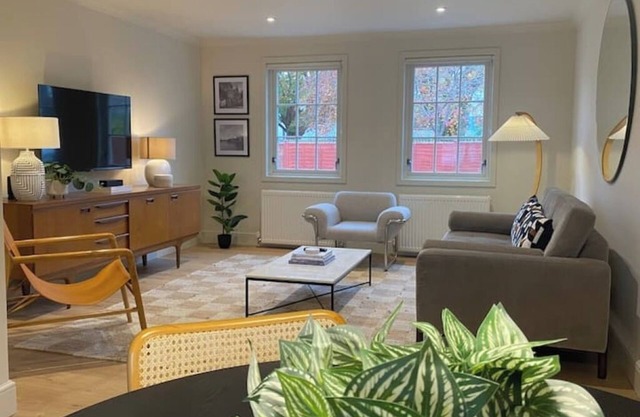 Spacious 2-bed with Free Parking