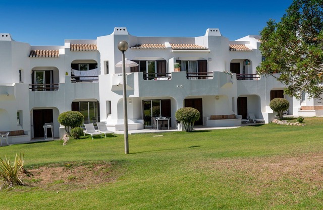 Spacious 2 Bedroom, 2 Bath Ground Floor Apartment with WIFI, AC & UK TV.