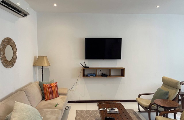 Spacious 2 bedroom apartment in lovely Accra with fitness room, WiFi