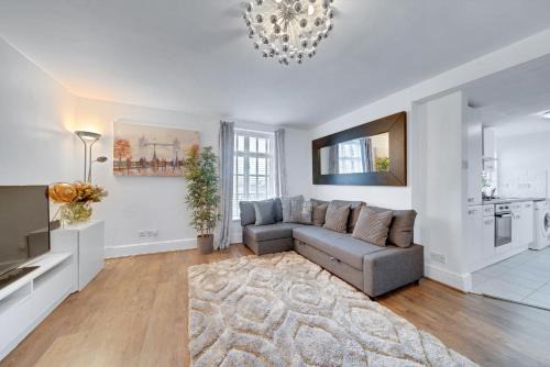 Spacious 2 Bedroom Apartment Near London Excel & Canary Wharf with Free Gated Parking