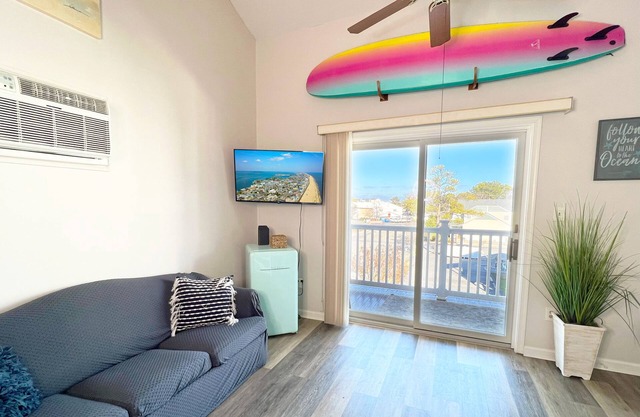 Spacious 2 Bedroom Condo in North Ocean City. Balcony Views & Central Location!