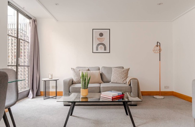 Spacious 2-Bedroom Flat in London's Holborn
