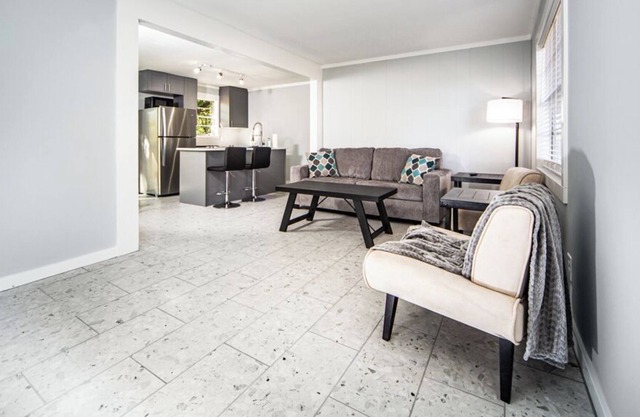 Spacious 2 Bedroom with Pool Table minutes from EVERYTHING