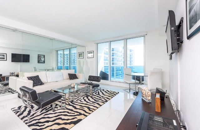 Spacious 2 bedroom & 2 bathroom unit at the Roney Palace South Beach
