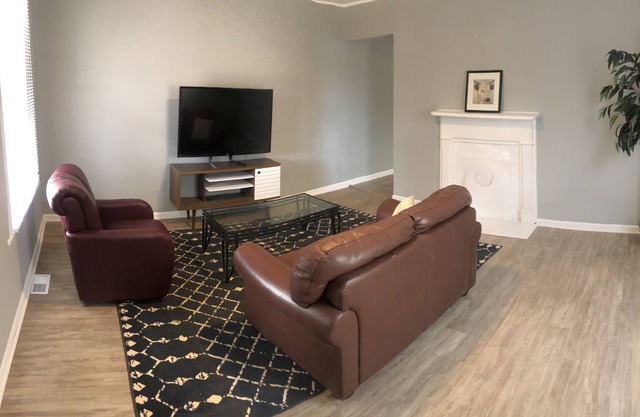 Spacious, 2 Br House Near Casino, Hospital & River District