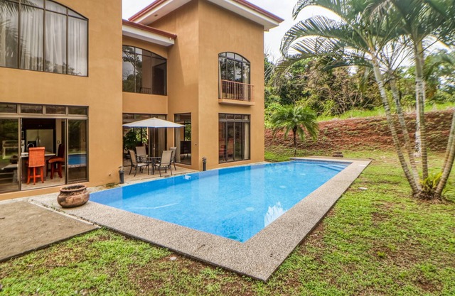 Spacious 2-story home near the beach w/private outdoor pool, AC, patio, WiFi