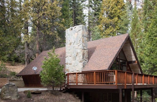 Spacious, 2BR/3Ba, A/C, EV charger, game room, pool table, 2 miles from Yosemite