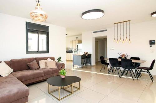 Spacious 2BR Apartment with Private Balcony, Free Parking