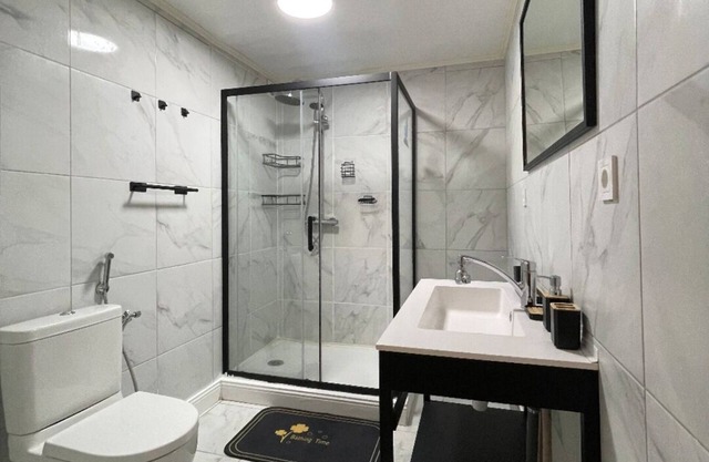 Spacious 2p apartment 15min Paris Expo Porte de Versailles in a quiet residence.