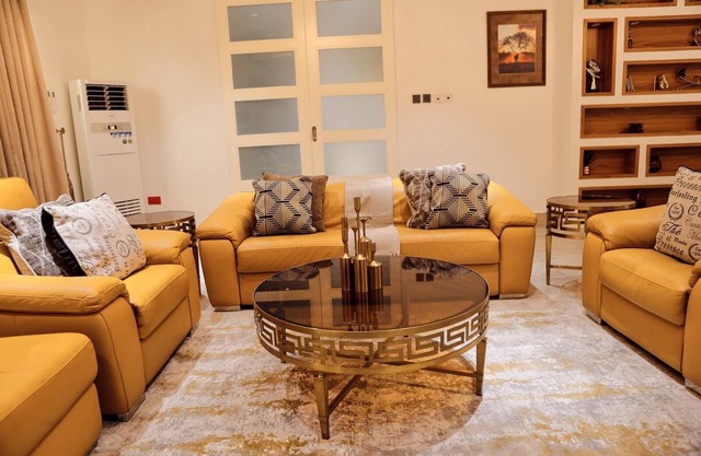 Spacious 3-4-bedroom apartment with fitness room, WiFi in enchanting Lagos