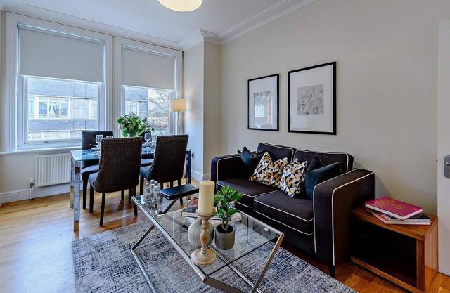 Spacious 3 Bedroom Apartment in Hammersmith