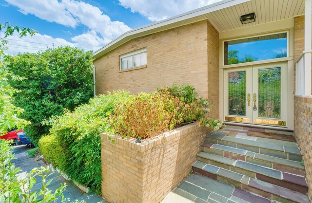Spacious 3-bedroom Main Level -Less than half mile from Downtown Silver Spring