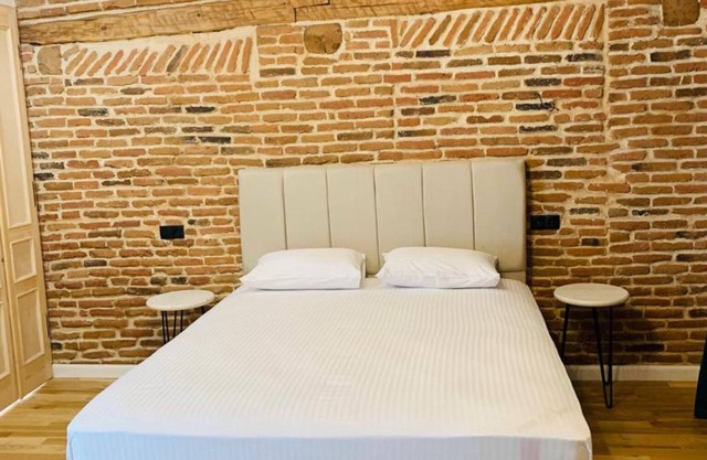 Spacious 3-bedroom apartment with WiFi, AC in marvelous T'bilisi