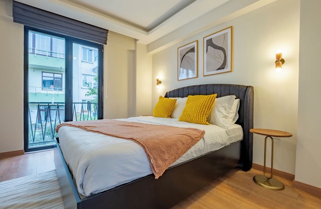 Spacious 3-bedroom apartment with WiFi and AC in wonderful Istanbul