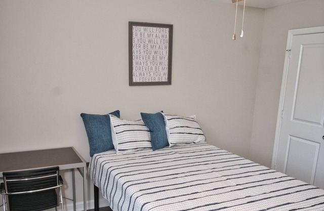 Spacious 3-bedroom apartment in cool Athens with WiFi, AC