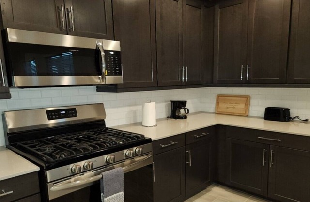 Spacious 3-bedroom house in charming Tolleson with 2 Car Garage +