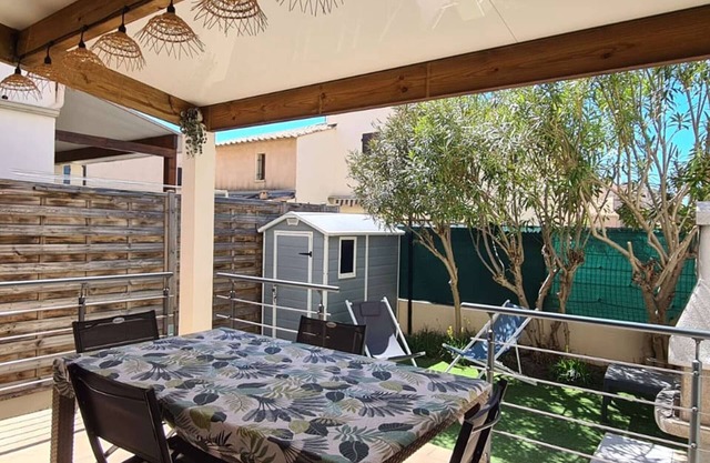 Spacious 3-Room Apartment with AC, Terrace, Parking & BBQ - Sleeps 6