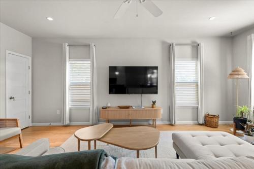 Spacious 3BR Getaway w Free Parking Pet Friendly