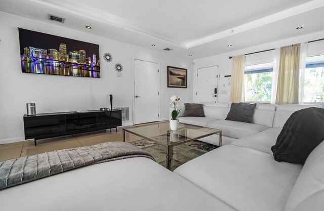 Spacious 3BR Home with Oversized Pool & Backyardn