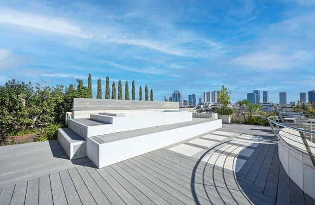 Spacious 3BR Penthouse with Pool by HolyGuest
