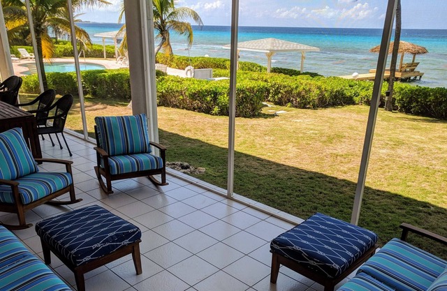Spacious 3BR SeaScape at Northern Lights: Beachfront-Sweeping Views-Snorkeling!