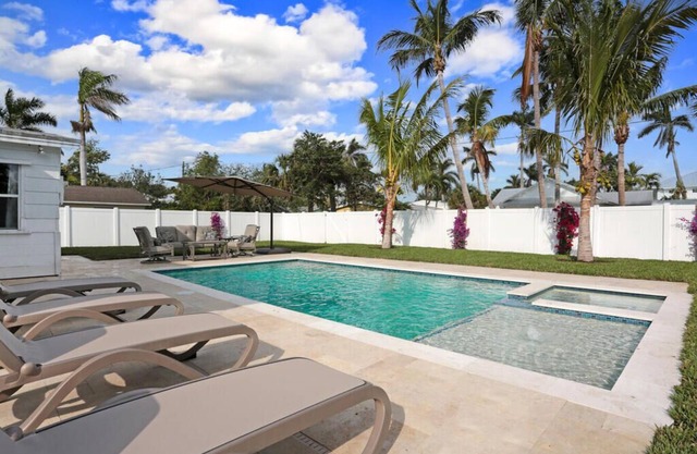 Spacious 4 bed, 3 baths in highly desirable Lake Park.