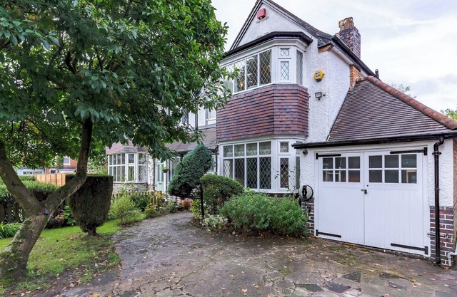Spacious 4-Bed Family Home with Garden & Parking | Pass the Keys