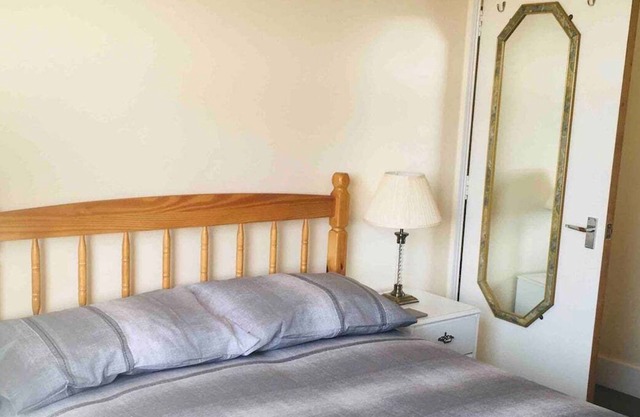 Spacious 4 bed maisonette close to beach