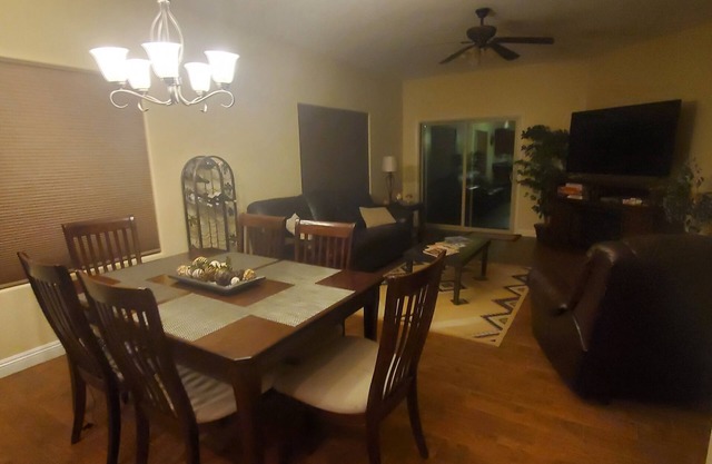 Spacious 4-bedroom 2-bathroom house with TV's, WiFi in charming San Tan Valley