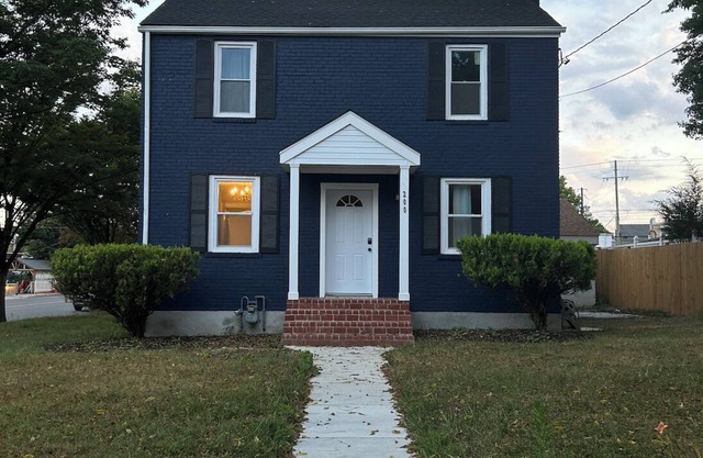 Spacious 4-bedroom house with AC and WiFi in fabulous Silver Spring