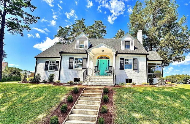 Spacious 4 bedroom, 4 bathroom home with lots of fun to offer for everyone