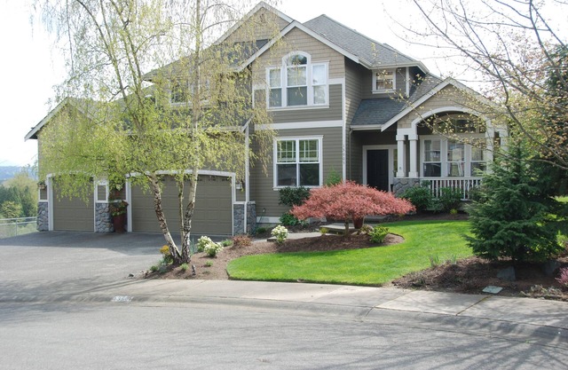 Spacious 4-bedroom Family friendly house, in the heart of the Eastside.