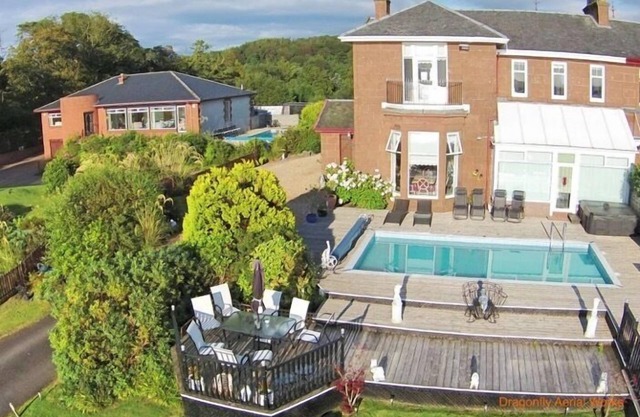 Spacious 4 Bedroom House With Stunning Views near Glasgow