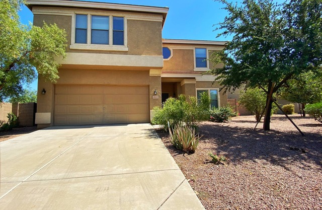 Spacious 4 Bedroom Home w/Mountain Views